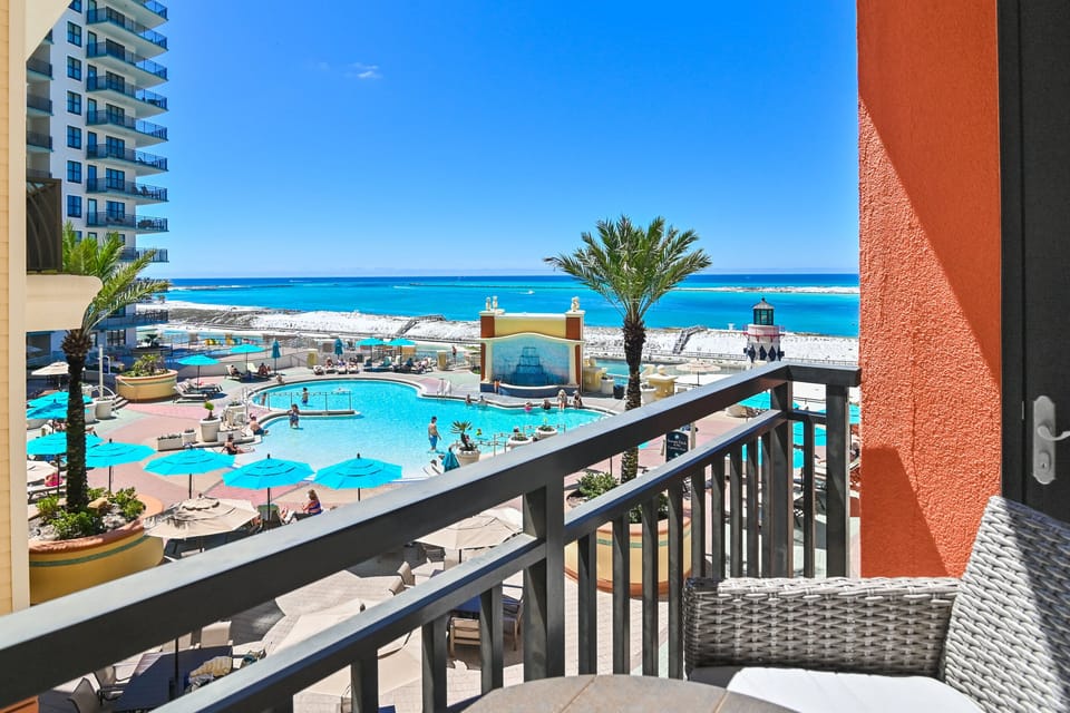Emerald Grande W322 balcony