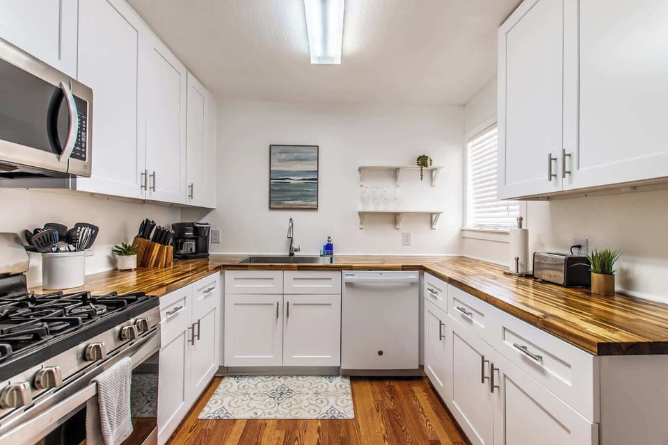 House, Multiple Beds, Kitchen, Garden View (4317 Harry) | Private kitchen