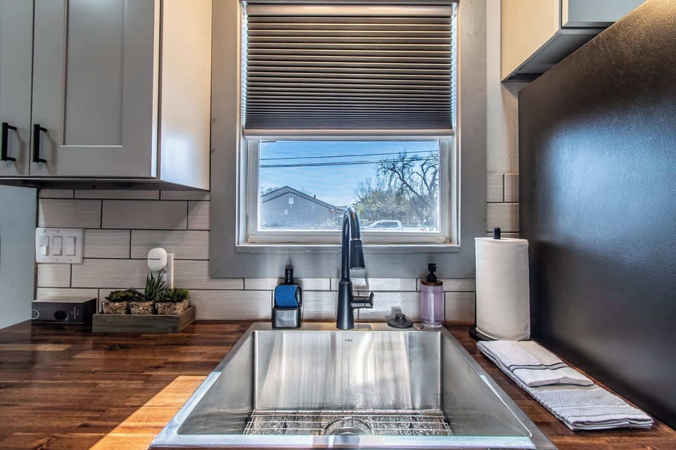 House, Multiple Beds, Patio, Garden View (4221 Avalon) | Private kitchen