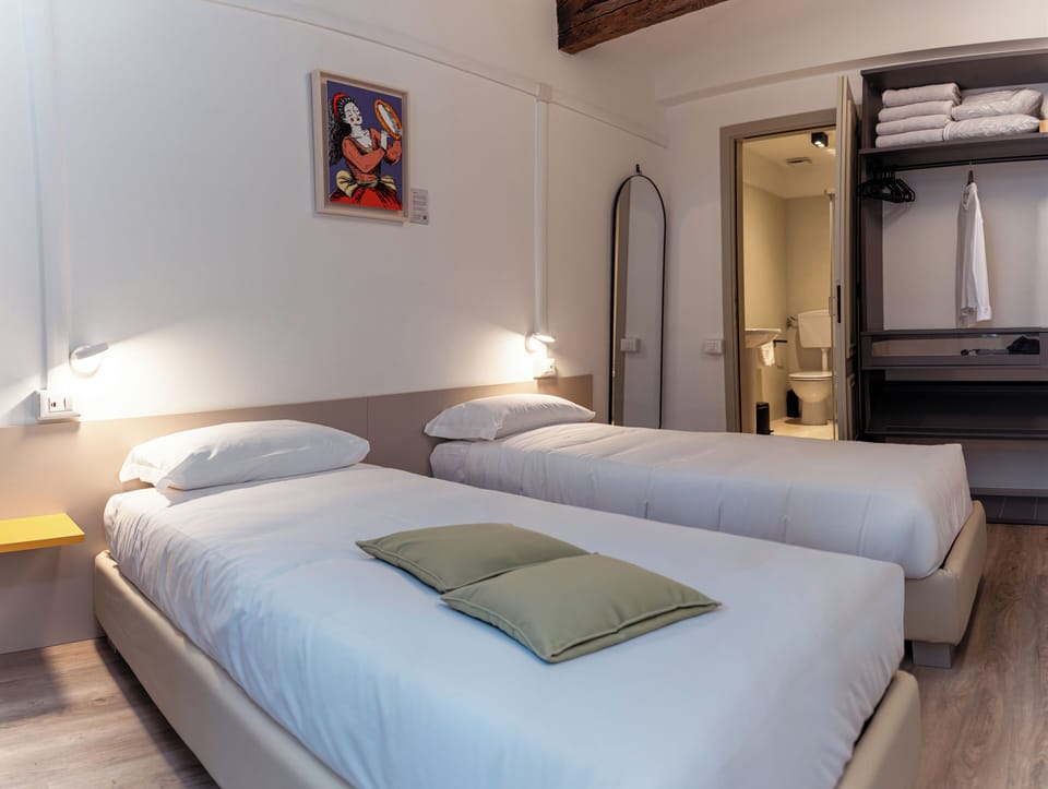 Classic Double or Twin Room | Desk, blackout drapes, iron/ironing board, free WiFi