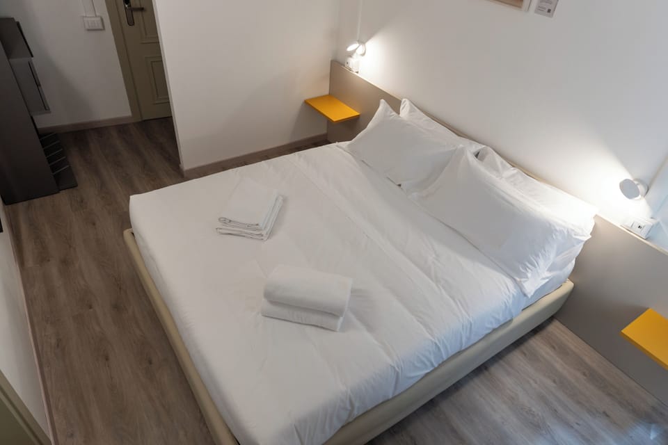 Classic Double Room | Desk, blackout drapes, iron/ironing board, WiFi (free)