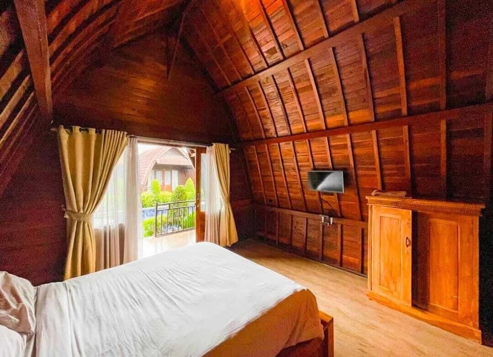 Comfort Double Room | Desk