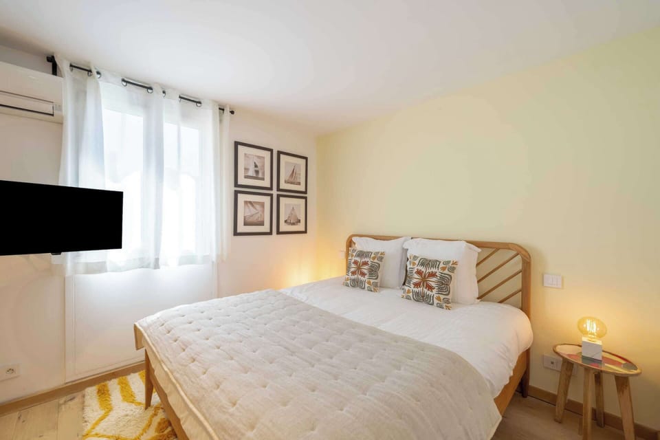 Apartment | 2 bedrooms, laptop workspace, iron/ironing board, bed sheets