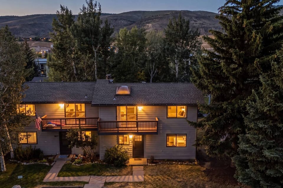 Captivating Mountain Retreat with Modern Comforts