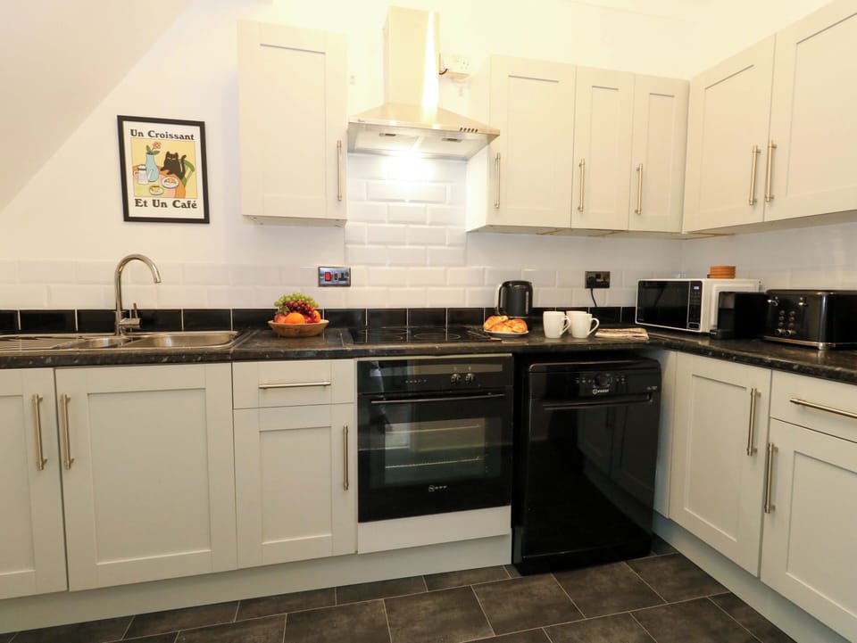 Dishwasher, cookware/dishes/utensils