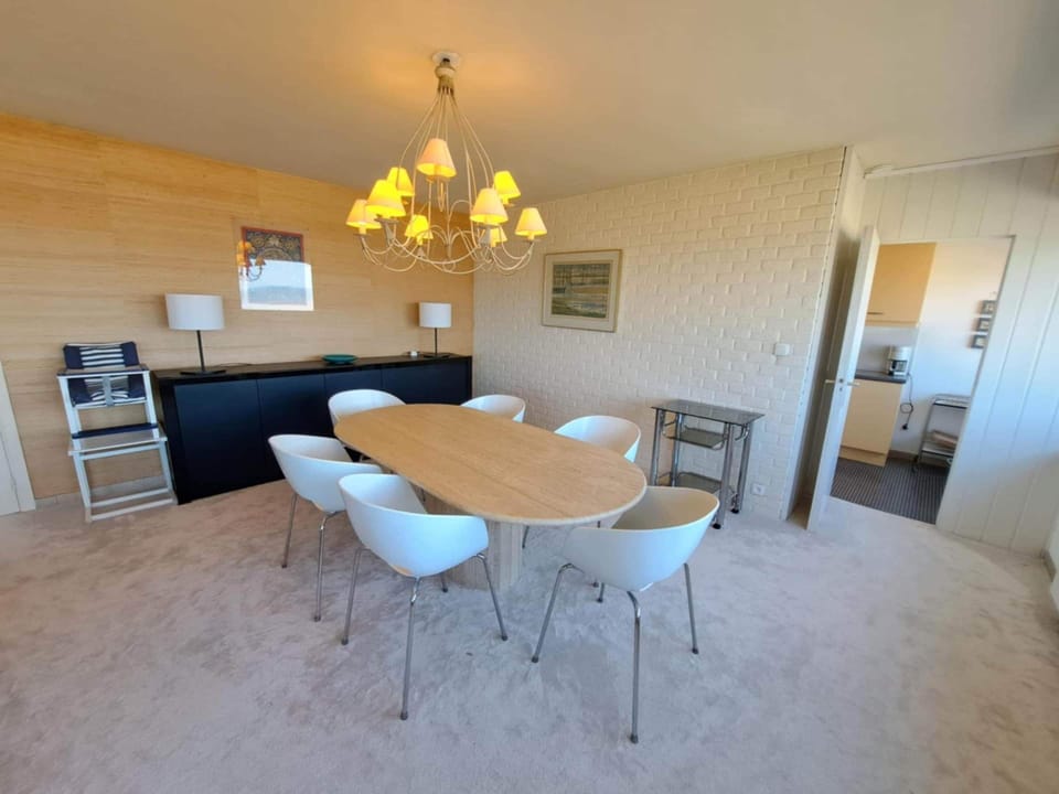 Apartment | Dining