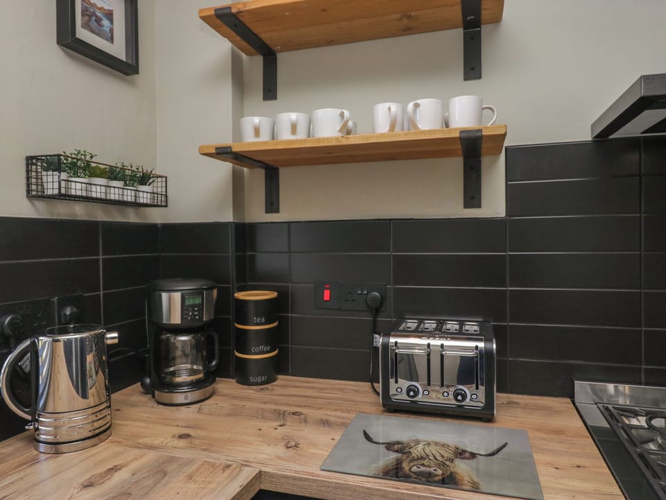 Dishwasher, cookware/dishes/utensils