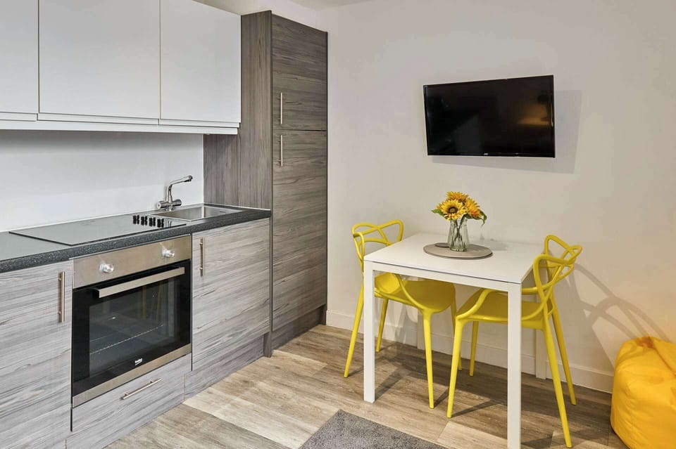 Leigh Street, Liverpool - Host & Stay