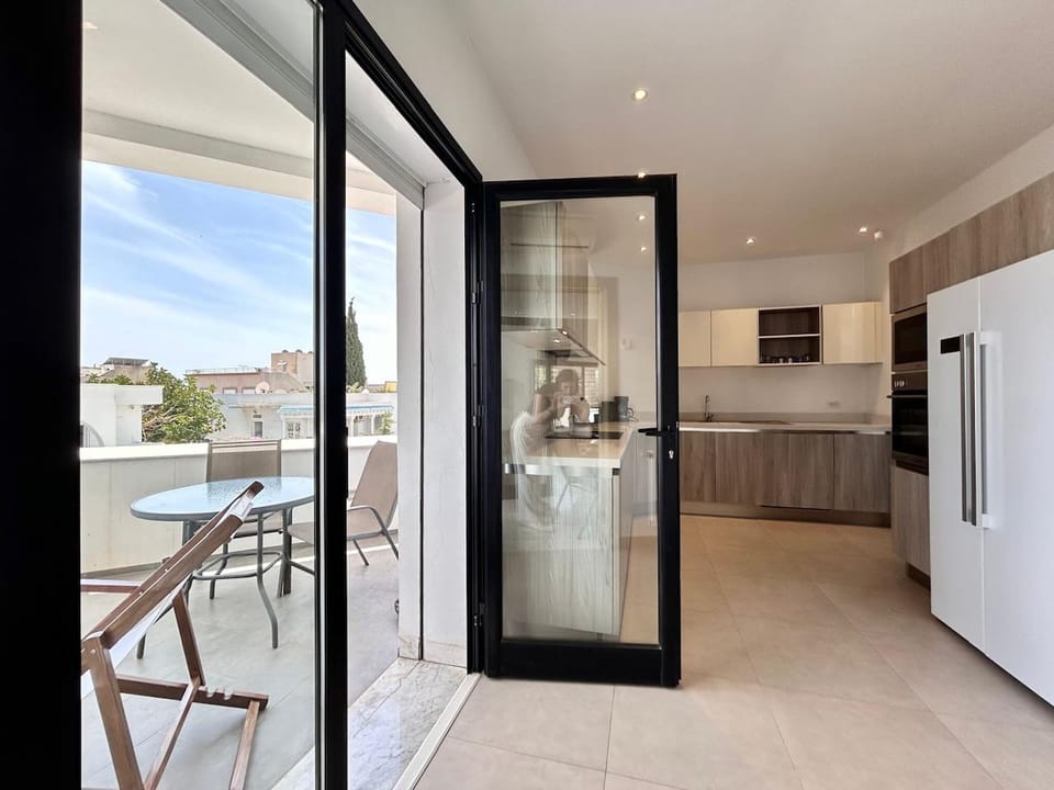 Apartment, 3 Bedrooms, Balcony | Interior
