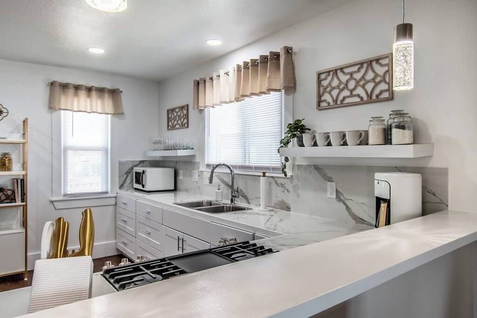 House, Multiple Beds, Balcony, Partial Ocean View (1117 Ocean  A +B) | Private kitchen