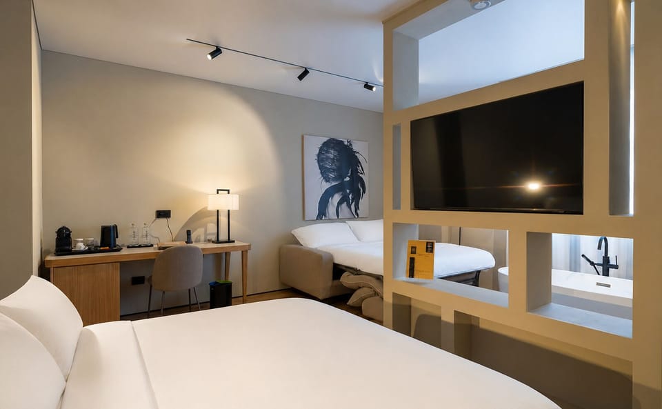 Deluxe Room | Premium bedding, down comforters, minibar, in-room safe