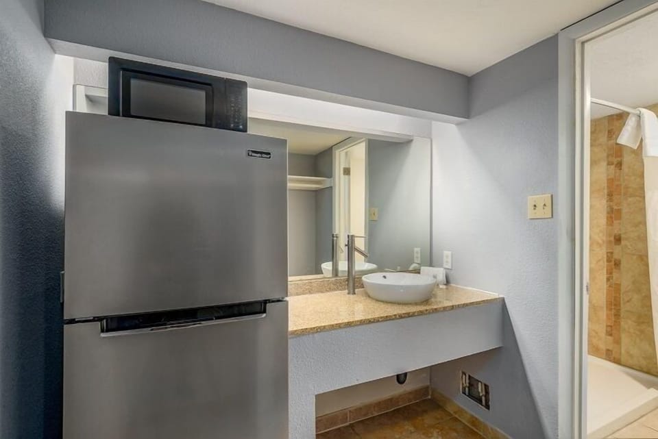 Standard Single Room, 1 Queen Bed | Free WiFi