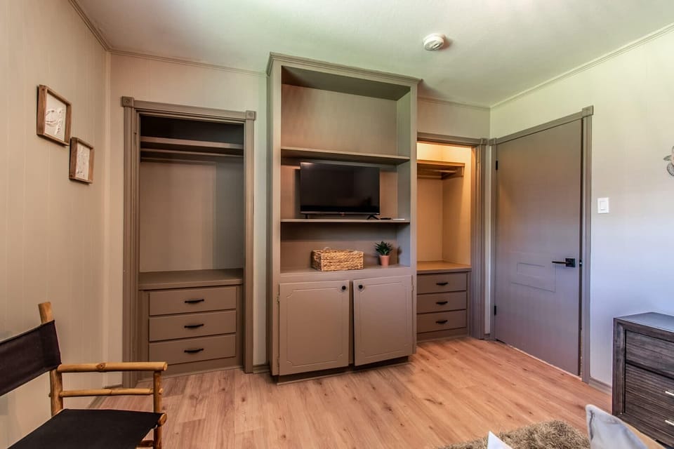 House, Multiple Beds, Pool Access, Ocean View (5401 Ocean) | Interior