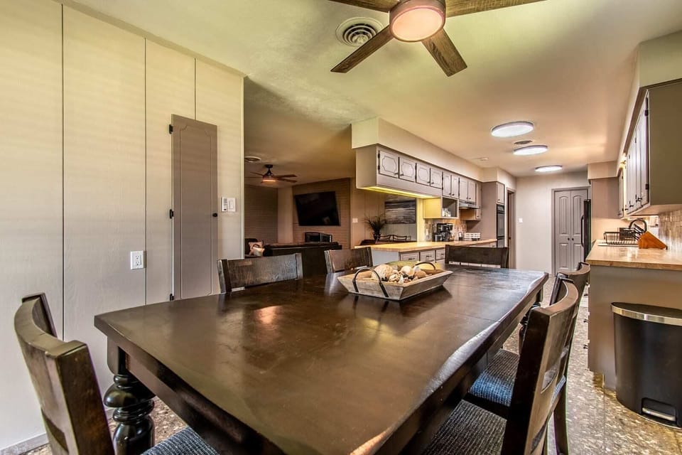 House, Multiple Beds, Pool Access, Ocean View (5401 Ocean) | Dining