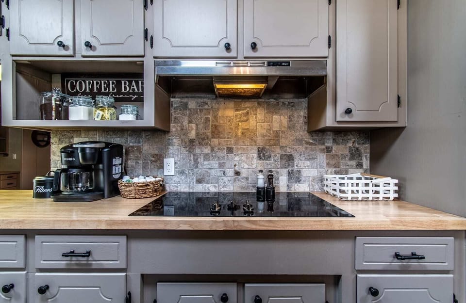 House, Multiple Beds, Pool Access, Ocean View (5401 Ocean) | Private kitchen