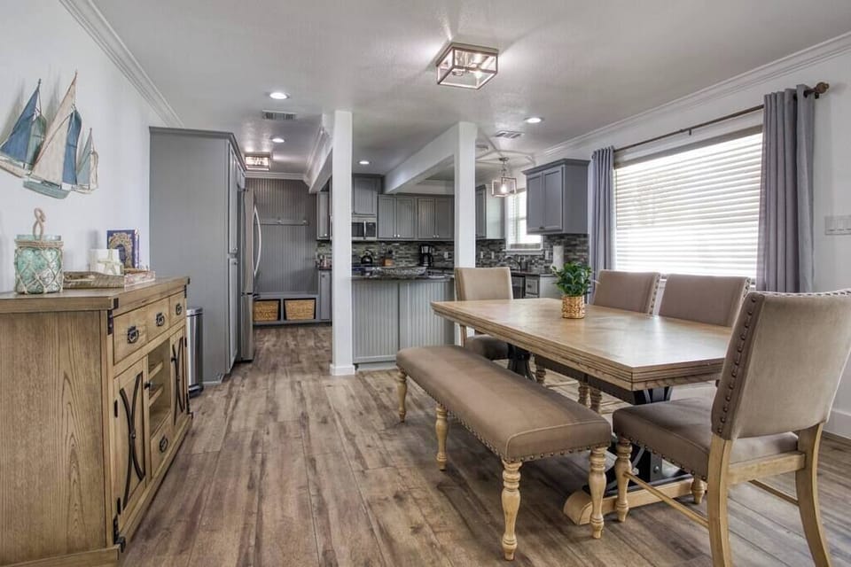 House, Multiple Beds, Hot Tub, Garden View (100 Ocean View) | Dining