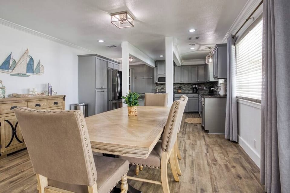 House, Multiple Beds, Hot Tub, Garden View (100 Ocean View) | Dining