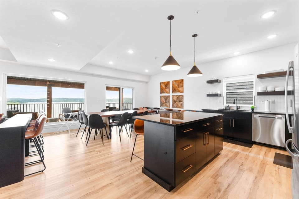 Cook with a view in this luxury kitchen, where the open layout looks out over the lake—perfect for gathering with friends, grazing on snacks, and enjoying great conversation as the sun sets.