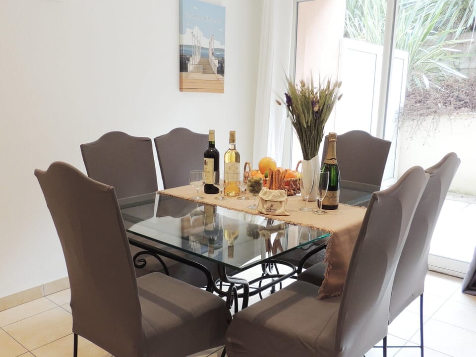 Apartment | Dining