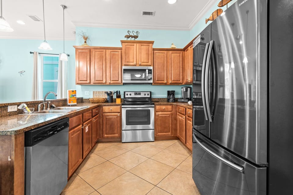 Spacious & Modern – Enjoy a well-equipped kitchen with premium appliances and ample cabinetry for all your cooking needs.