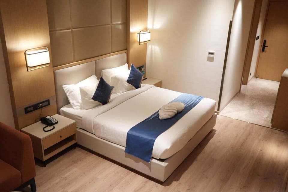 Deluxe Double Room | In-room safe, desk, laptop workspace, blackout drapes