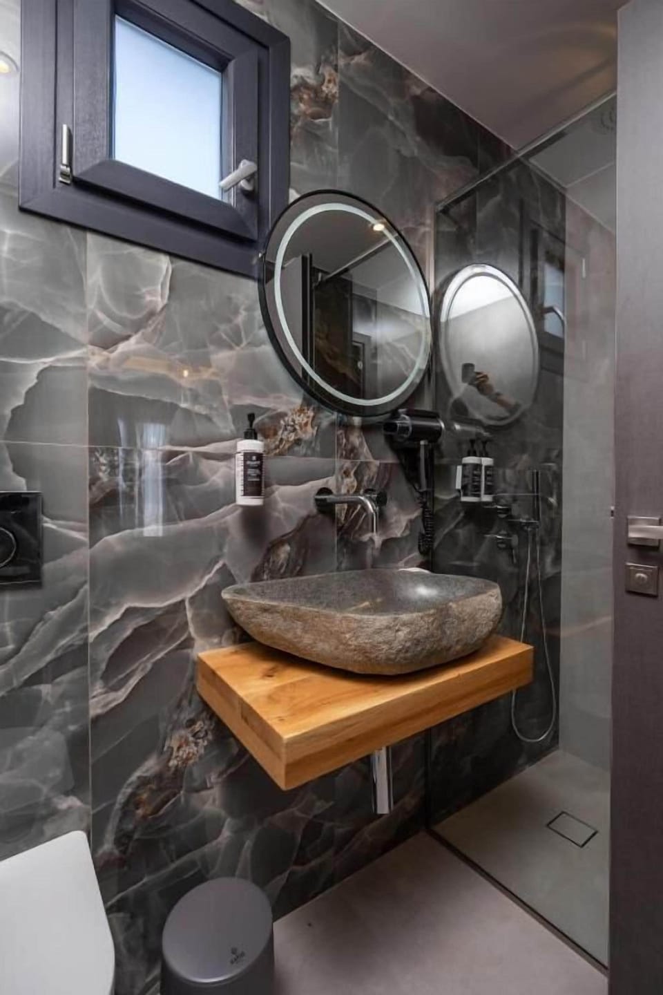 Luxury Quadruple Room, Balcony, Garden View | Bathroom | Slippers