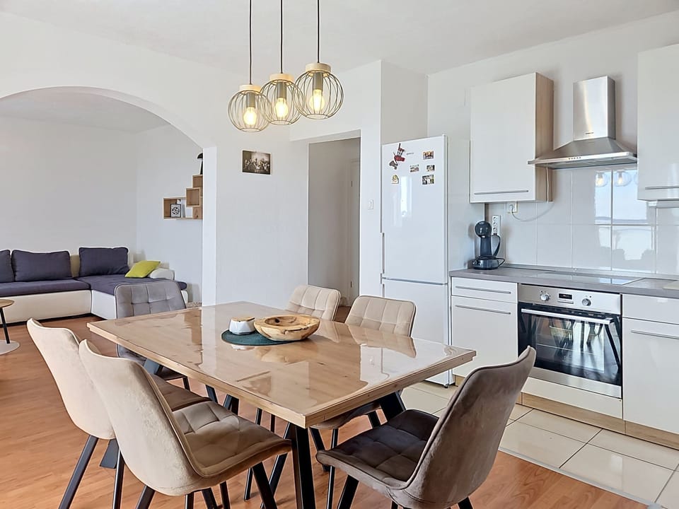 Kitchen / Dining Room