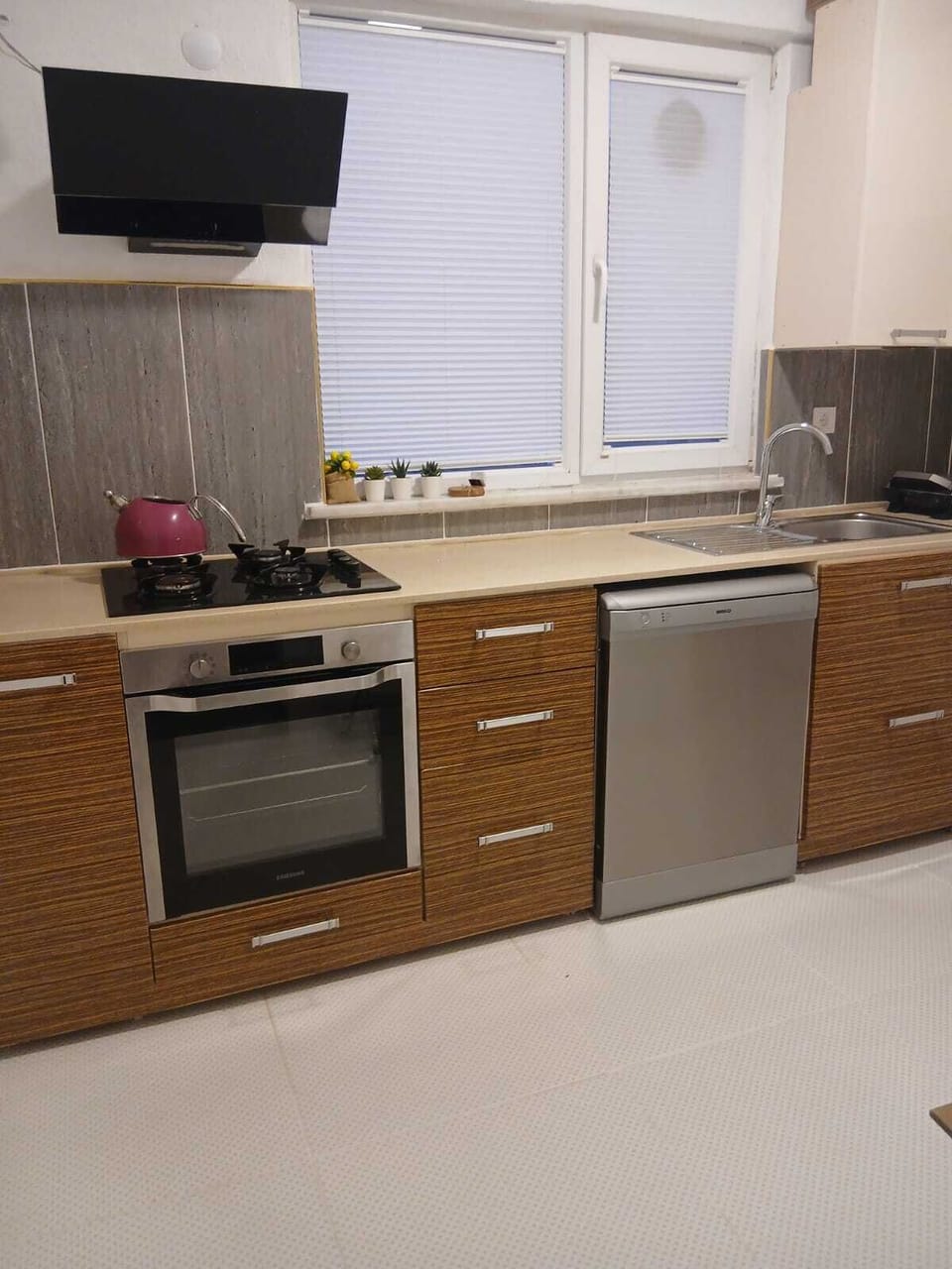 Classic House, Smoking, City View | Private kitchen | Fridge, microwave, oven, stovetop