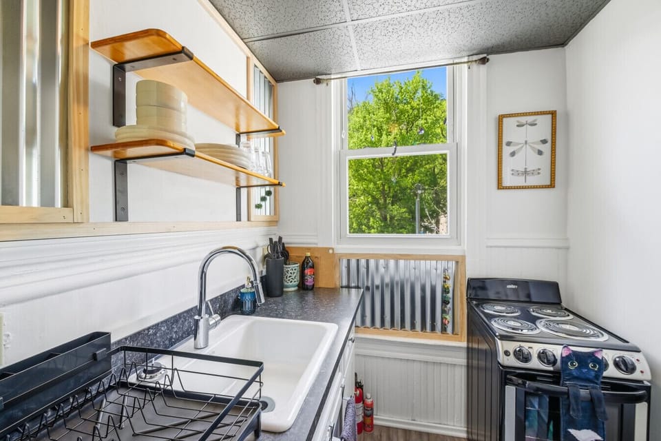 Full kitchen for long term stays!