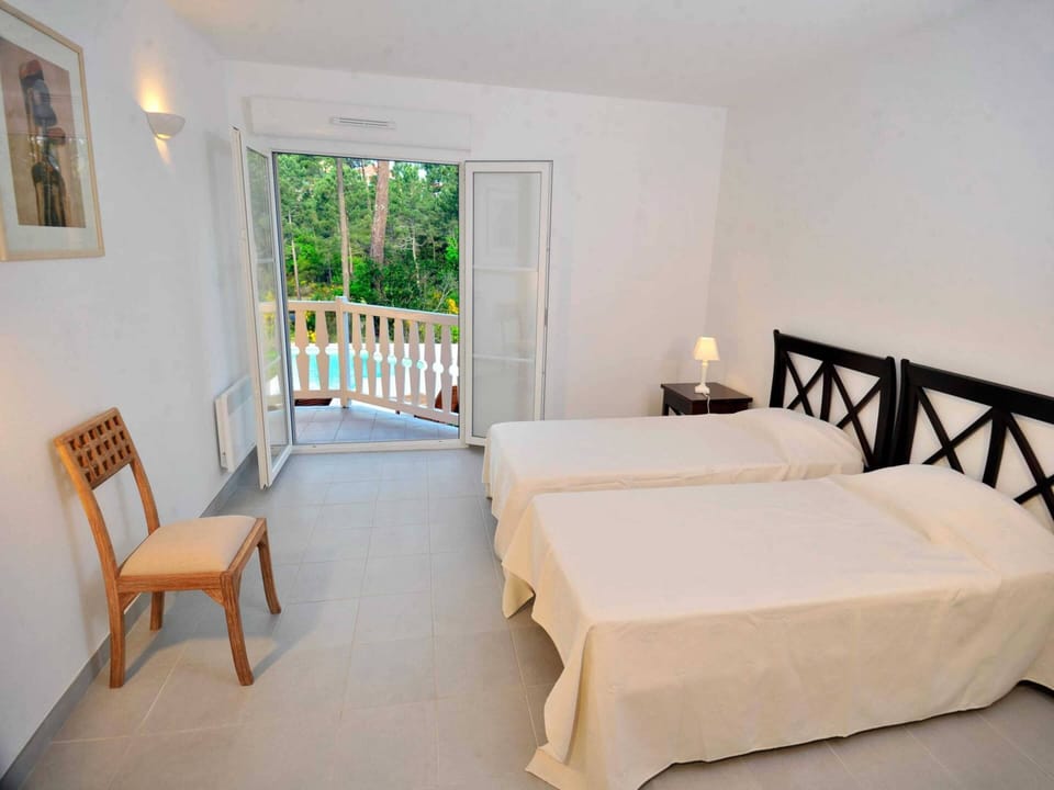 Villa | 4 bedrooms, iron/ironing board, individually furnished