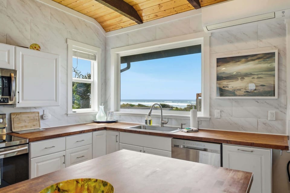 #StayinMyDistrict #BookDirect #EntireHome #OceanView #Strandhuisje