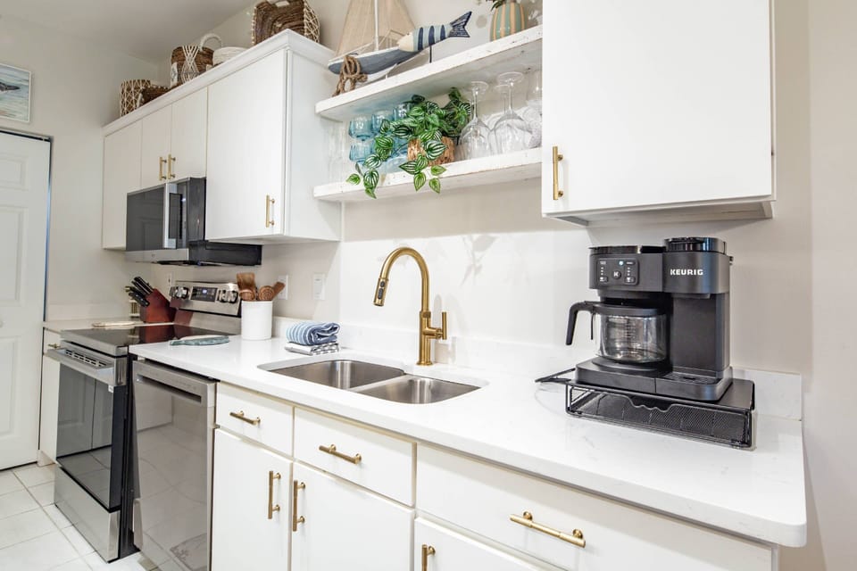 The kitchen also has a combo keurig / drip coffee maker.