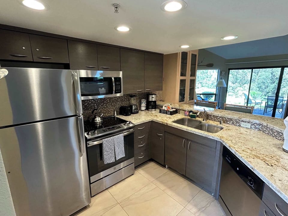 Kitchen-Stainless Appliances, ADA roll under sink