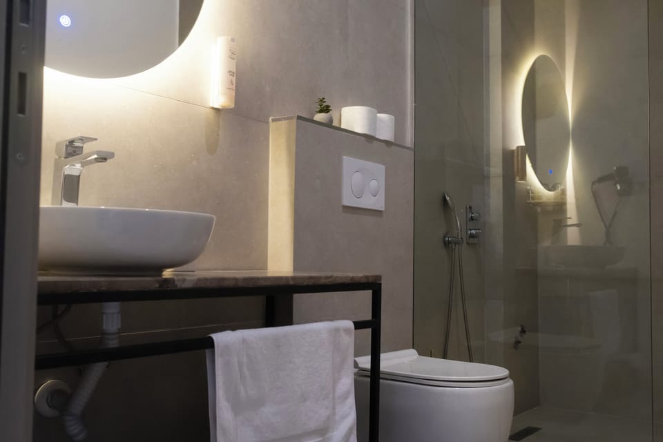 Standard Double Room | Bathroom | Shower, hair dryer, slippers, bidet