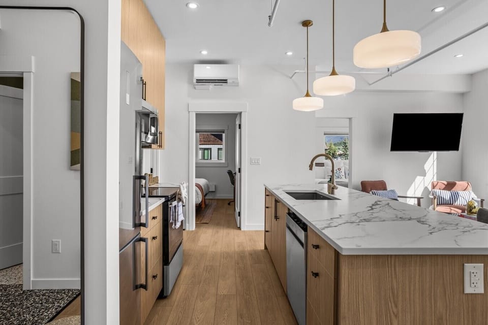 010_canmore-str-kitchen-marble-island-brass-pendant-lights-mini-split-ac
