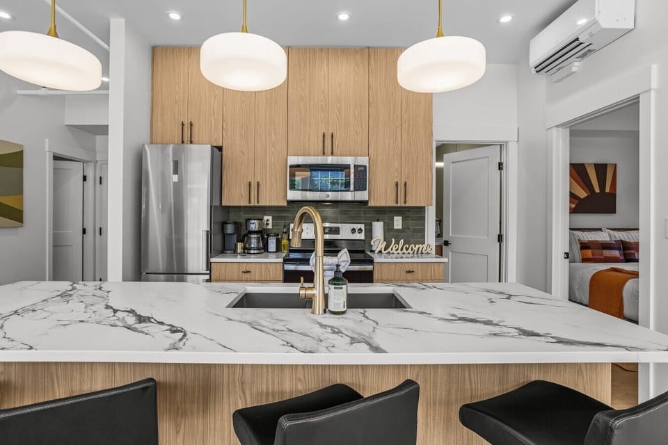 canmore-vacation-rental-kitchen-marble-countertop-brass-faucet-island