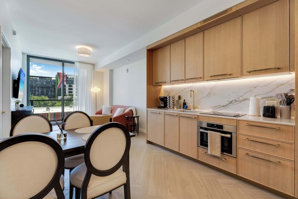 Seamless transitions from cooking to dining in this elegantly designed open layout.