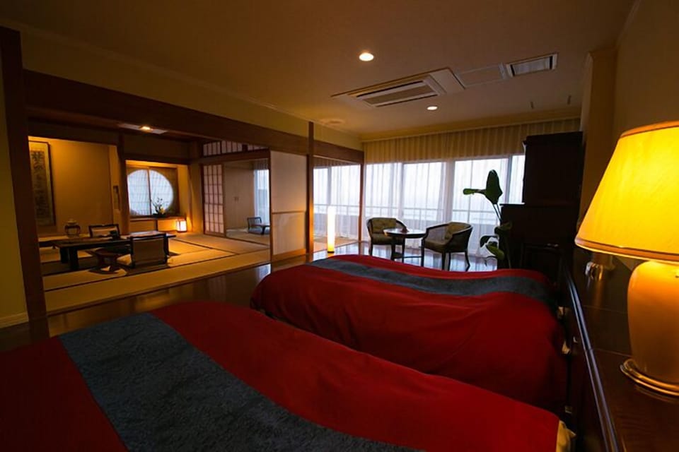 Down comforters, in-room safe, blackout drapes