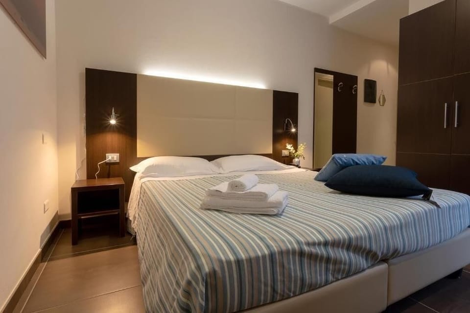 In-room safe, desk, blackout drapes, soundproofing