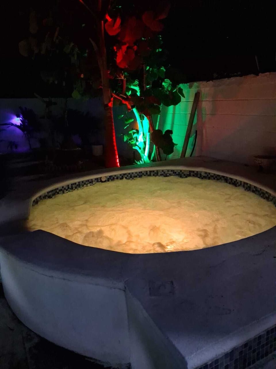 Outdoor spa tub