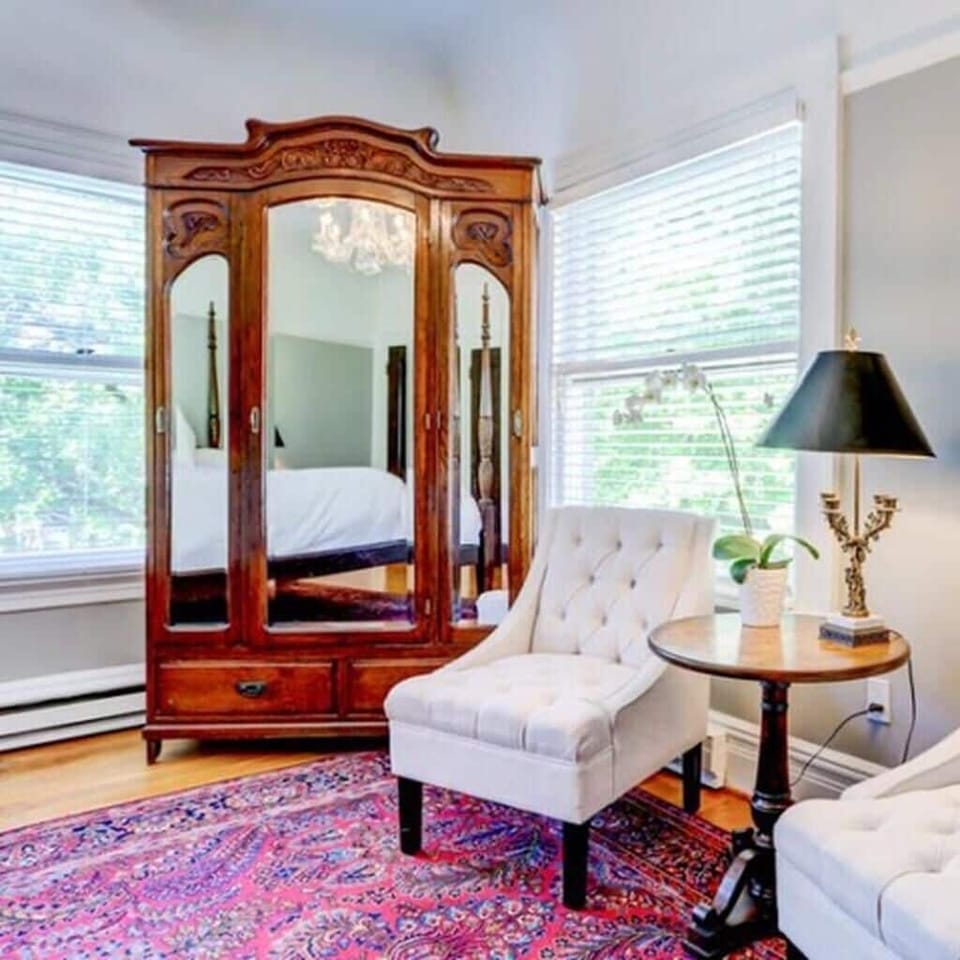 The Franklin & Eleanor Room  | Iron/ironing board, free WiFi