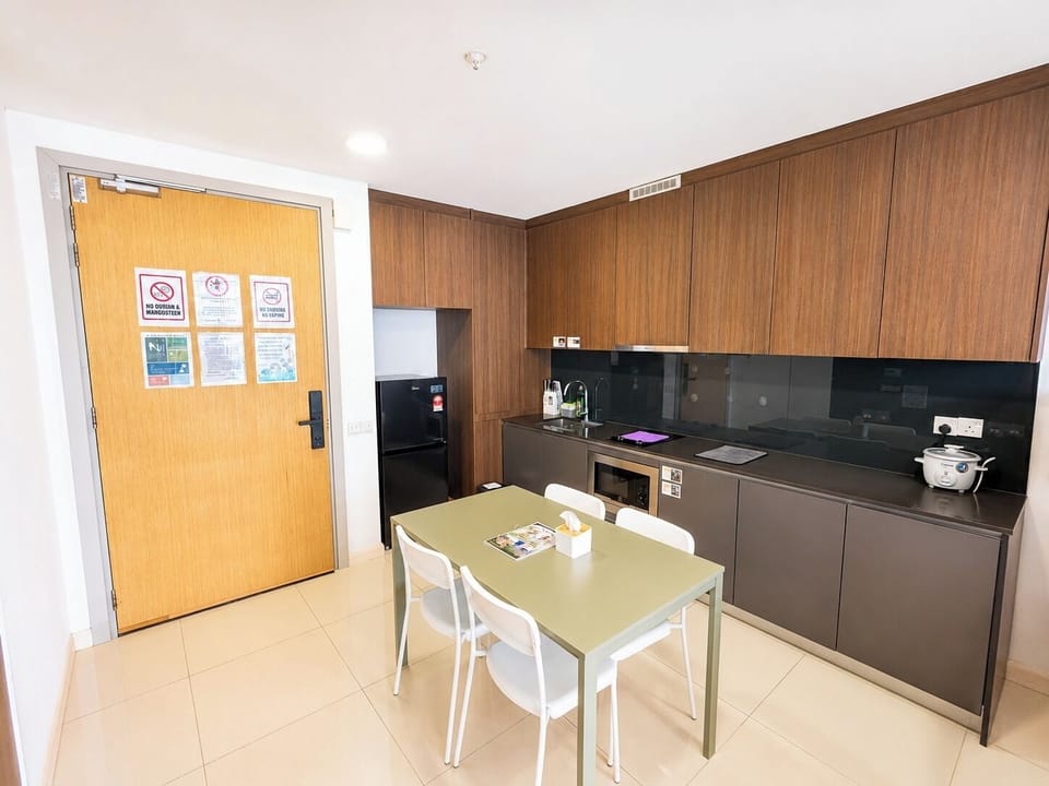 Family Apartment, Balcony, Park View | Private kitchen