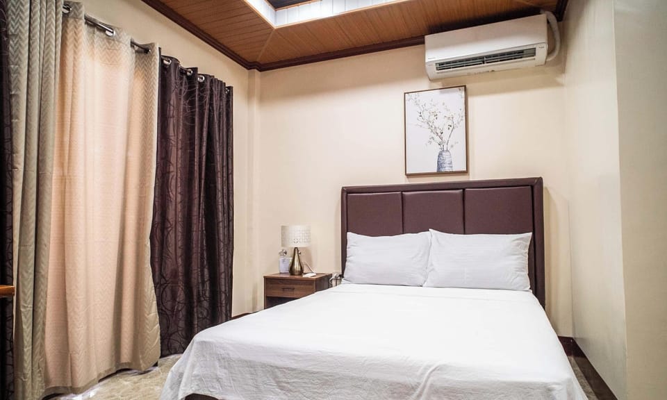 Deluxe Double Room, Balcony | Desk, laptop workspace, free WiFi