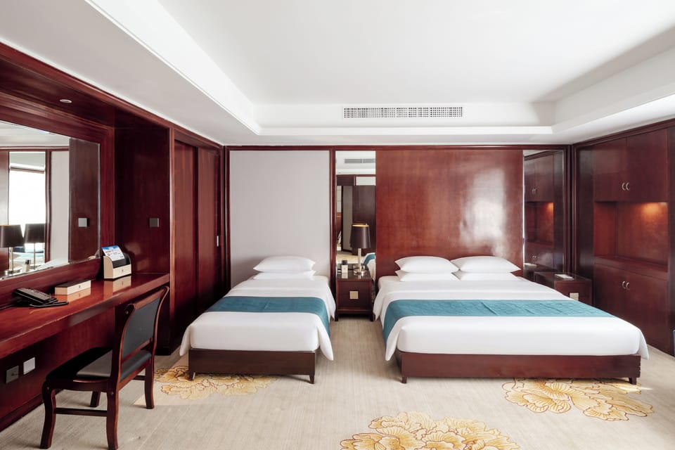 Premier Triple Room | Desk, laptop workspace, blackout drapes, soundproofing