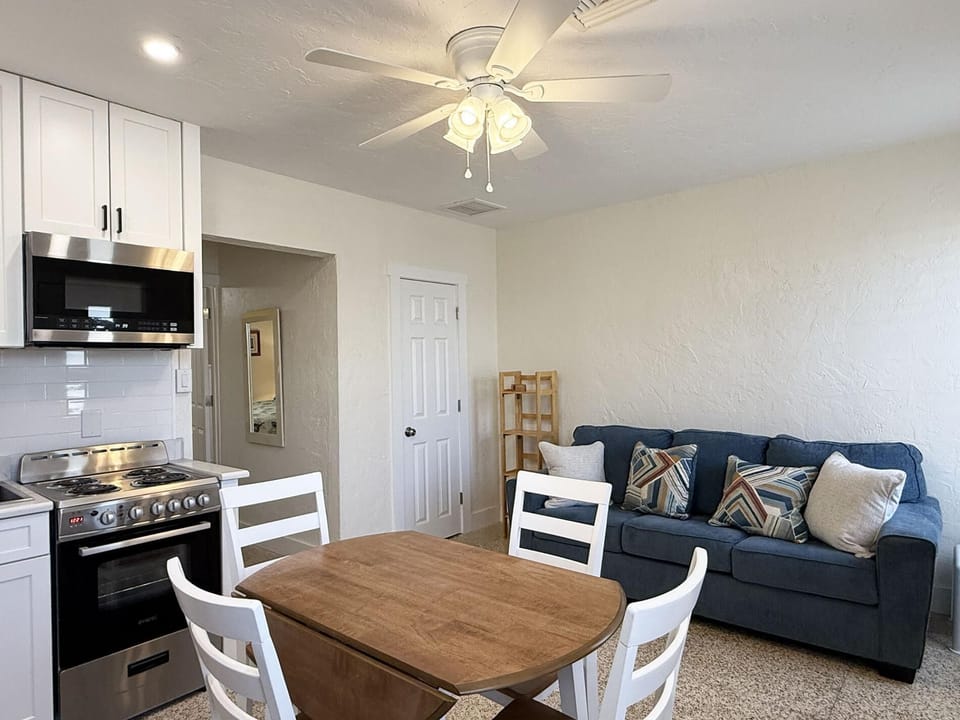 Venice Villas 1BR – Beach & Pool Sleeps 4 (7906)