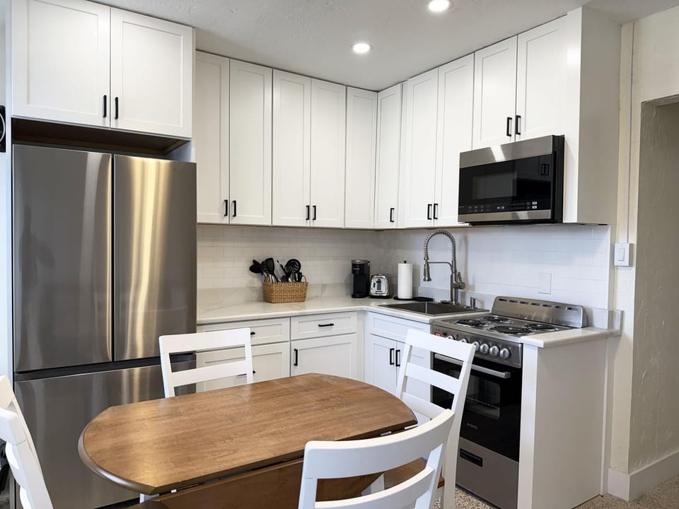 Venice Villas 1BR – Beach & Pool Sleeps 4 (7904)