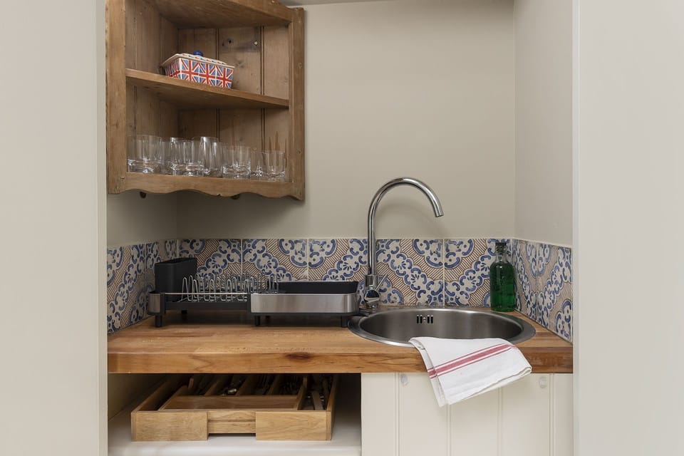 The Digs Kitchenette- StayCotswold