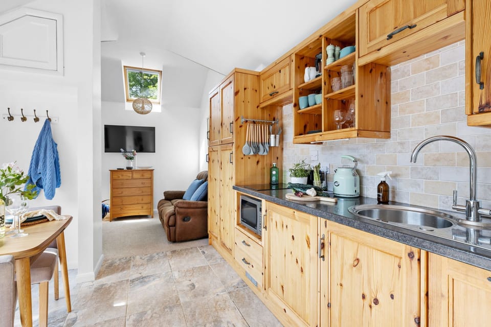 Kitchen equipped with microwave, hob, fridge, dishwasher, kitchen sink  - The Granary