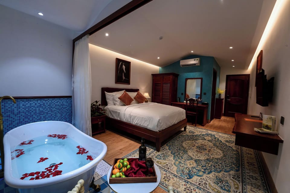 Deluxe Double Room, Hot Tub, City View | In-room safe, iron/ironing board, free WiFi
