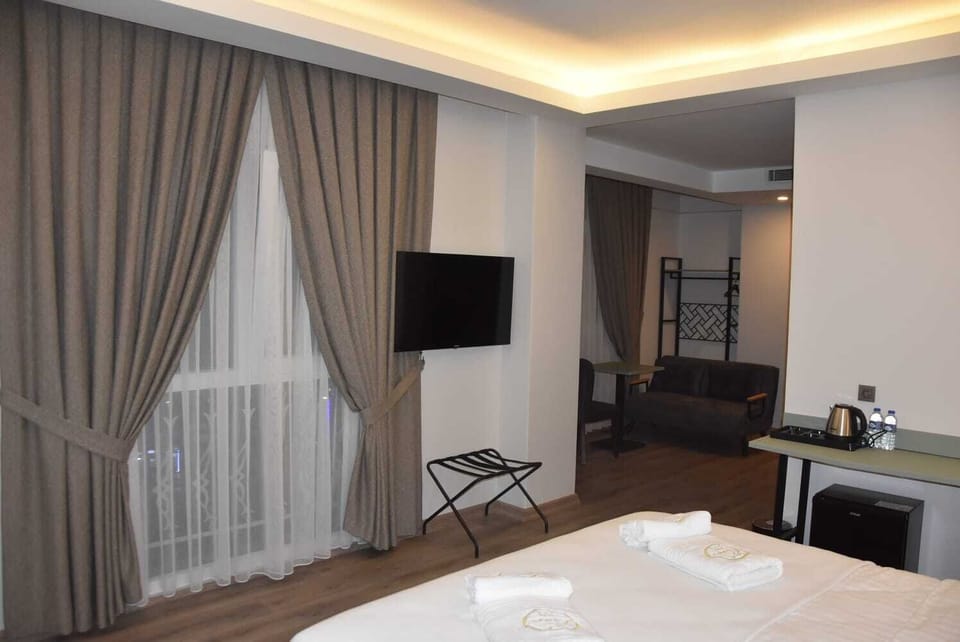 Standard Double Room, Non Smoking, Housekeeping | In-room safe, desk, laptop workspace, blackout drapes